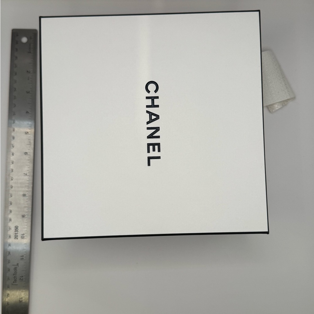 Chanel Box - Picture 9 of 10